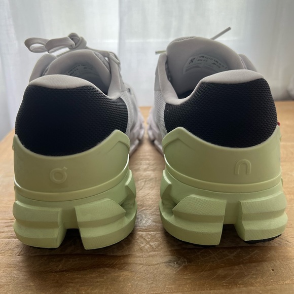 On Cloud Running Cloudflyer 4 in Glacier/Meadow Men’s size 10 - Picture 4 of 11